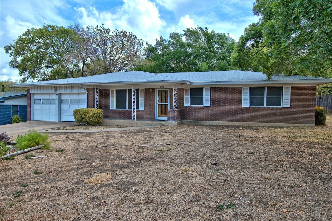 11907 Oak Trl - Photo 2 of 23