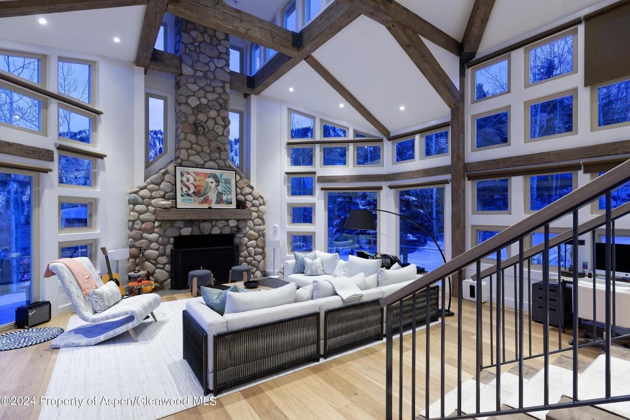 123 Larkspur Ln - Photo 2 of 31