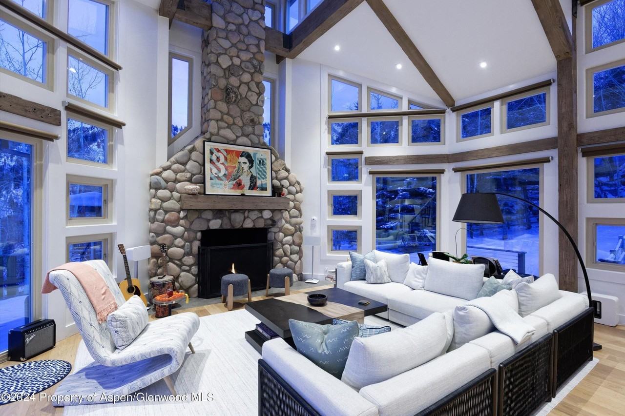 123 Larkspur Ln - Photo 3 of 31