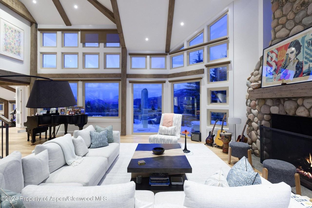 123 Larkspur Ln - Photo 4 of 31