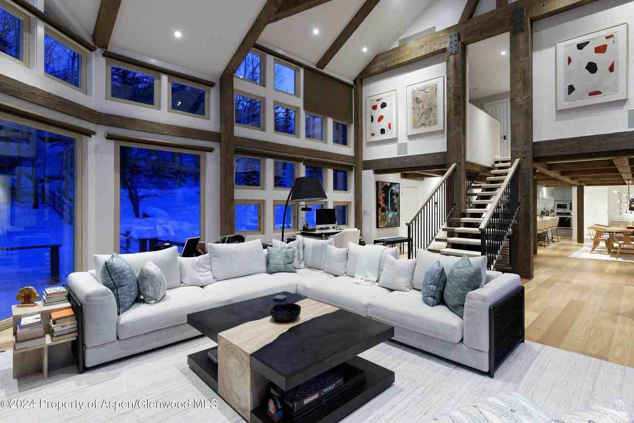 123 Larkspur Ln - Photo 6 of 31