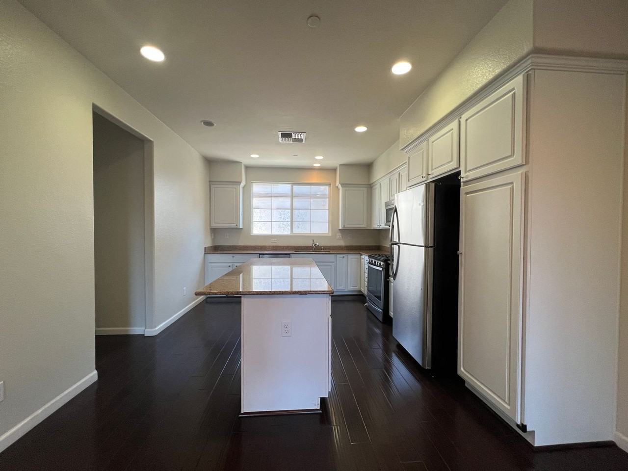 1050 Vanilla Walkway - Photo 6 of 20