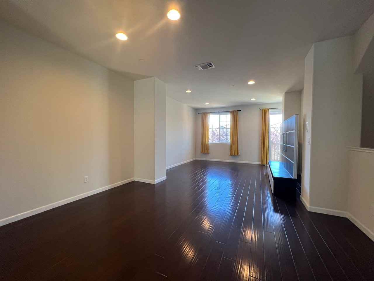 1050 Vanilla Walkway - Photo 7 of 20