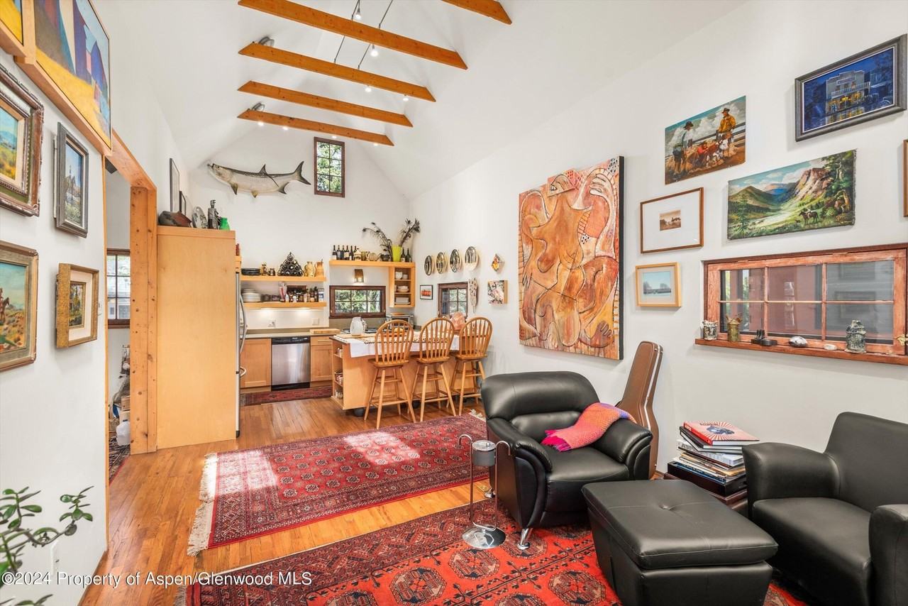 308 Park Ave - Photo 4 of 26