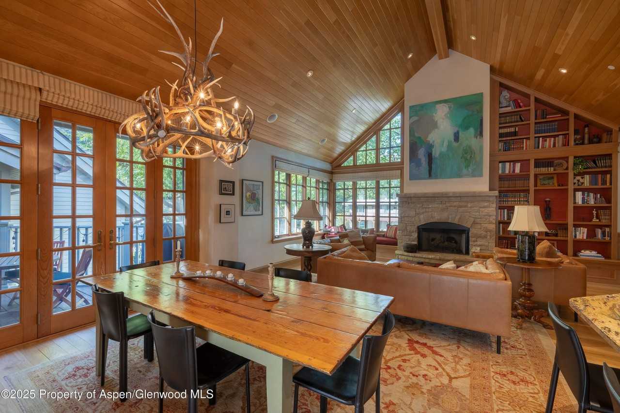 316 S West End St - Photo 3 of 22