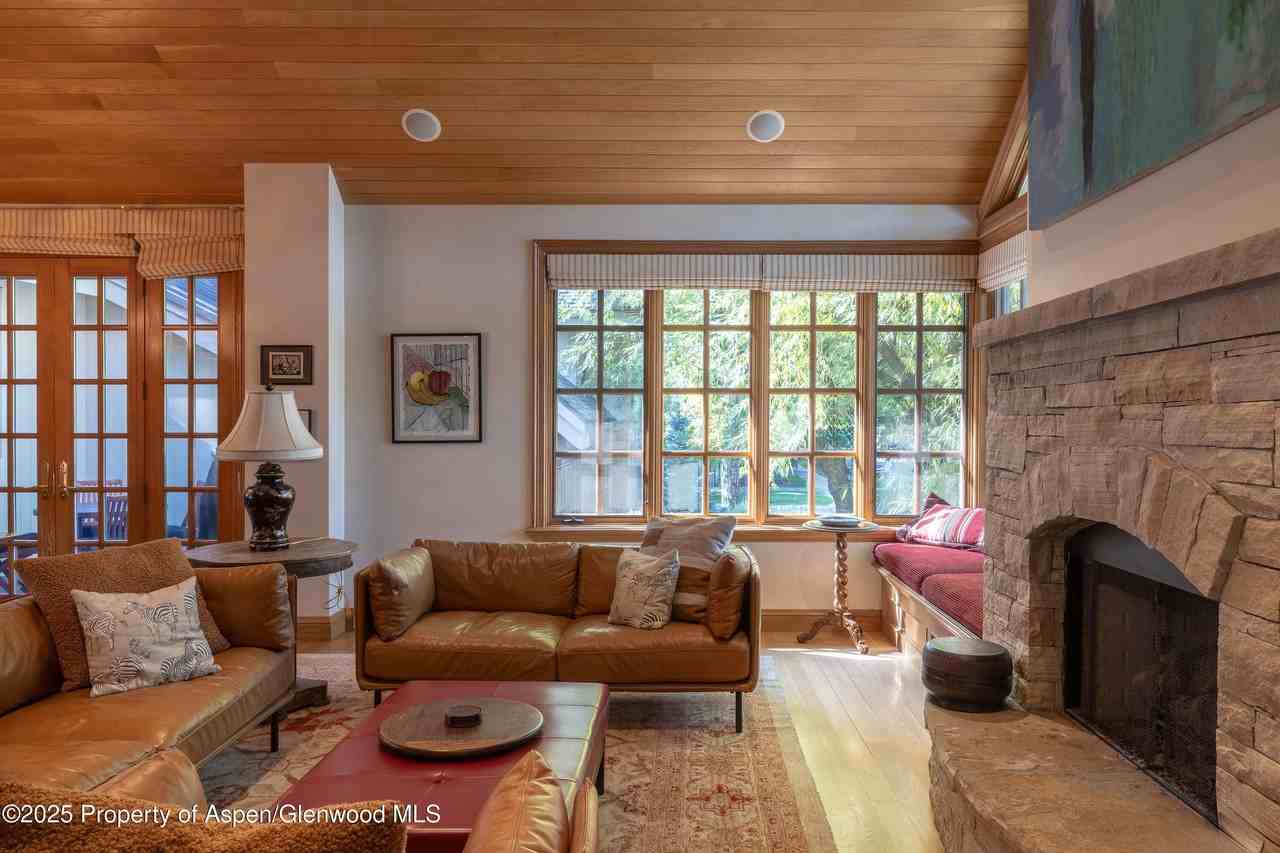 316 S West End St - Photo 4 of 22