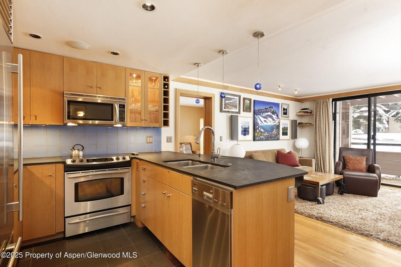 415 Vine St #415 - Photo 7 of 17