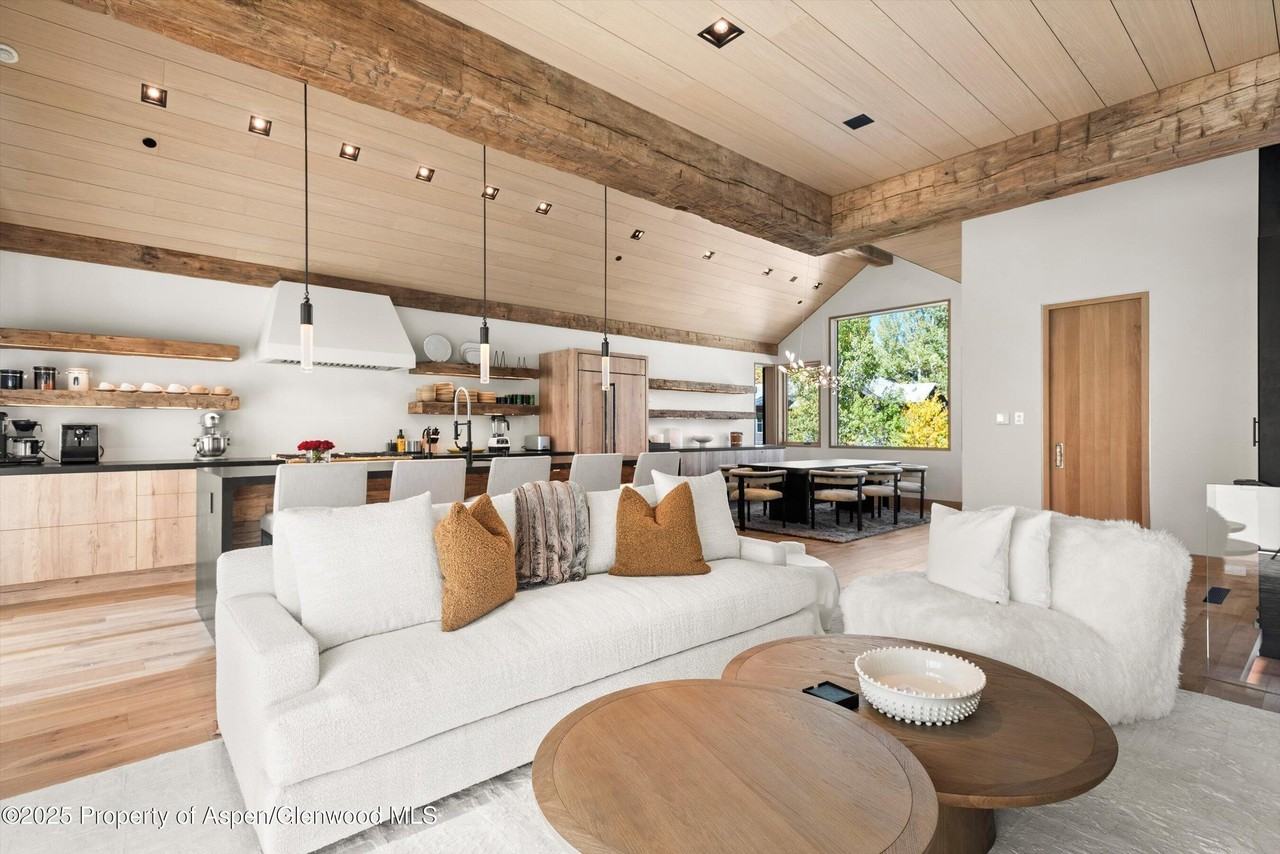 543 Walnut St Unit B #B - Photo 3 of 25