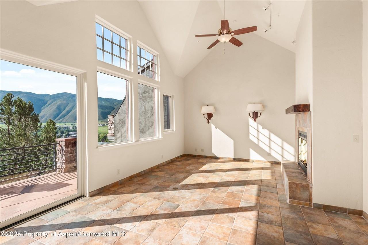 404 Wild Spring Ln - Photo 6 of 30