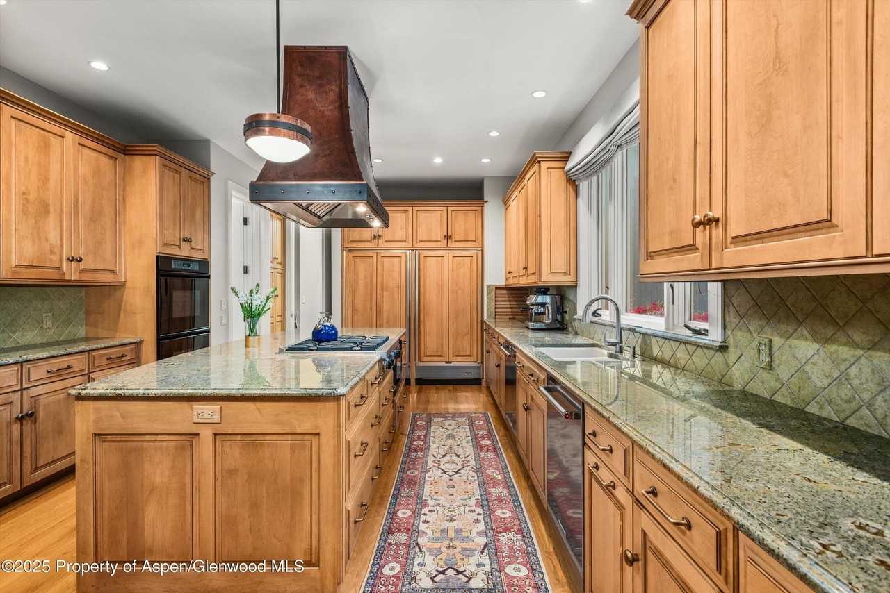 431 W Hopkins Ave - Photo 3 of 50