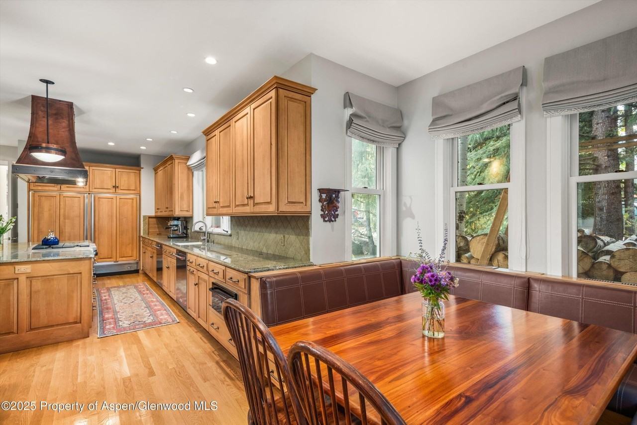 431 W Hopkins Ave - Photo 5 of 50