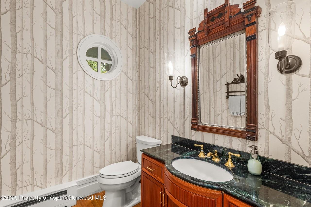 431 W Hopkins Ave - Photo 6 of 50