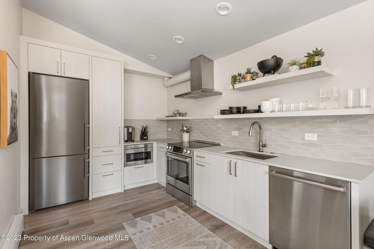 220 West Main Street #210P1B6 - Photo 3 of 13