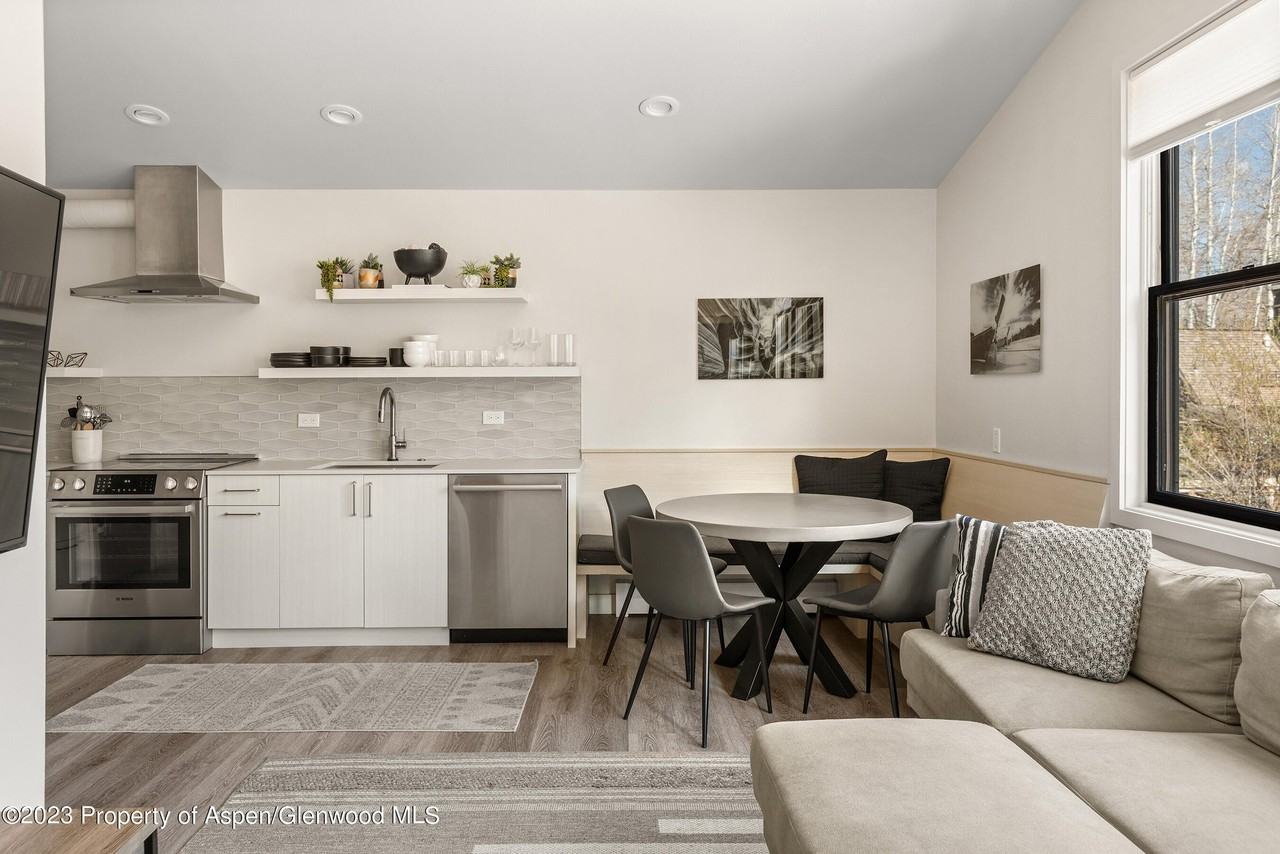 220 West Main Street #210P1B6 - Photo 5 of 13