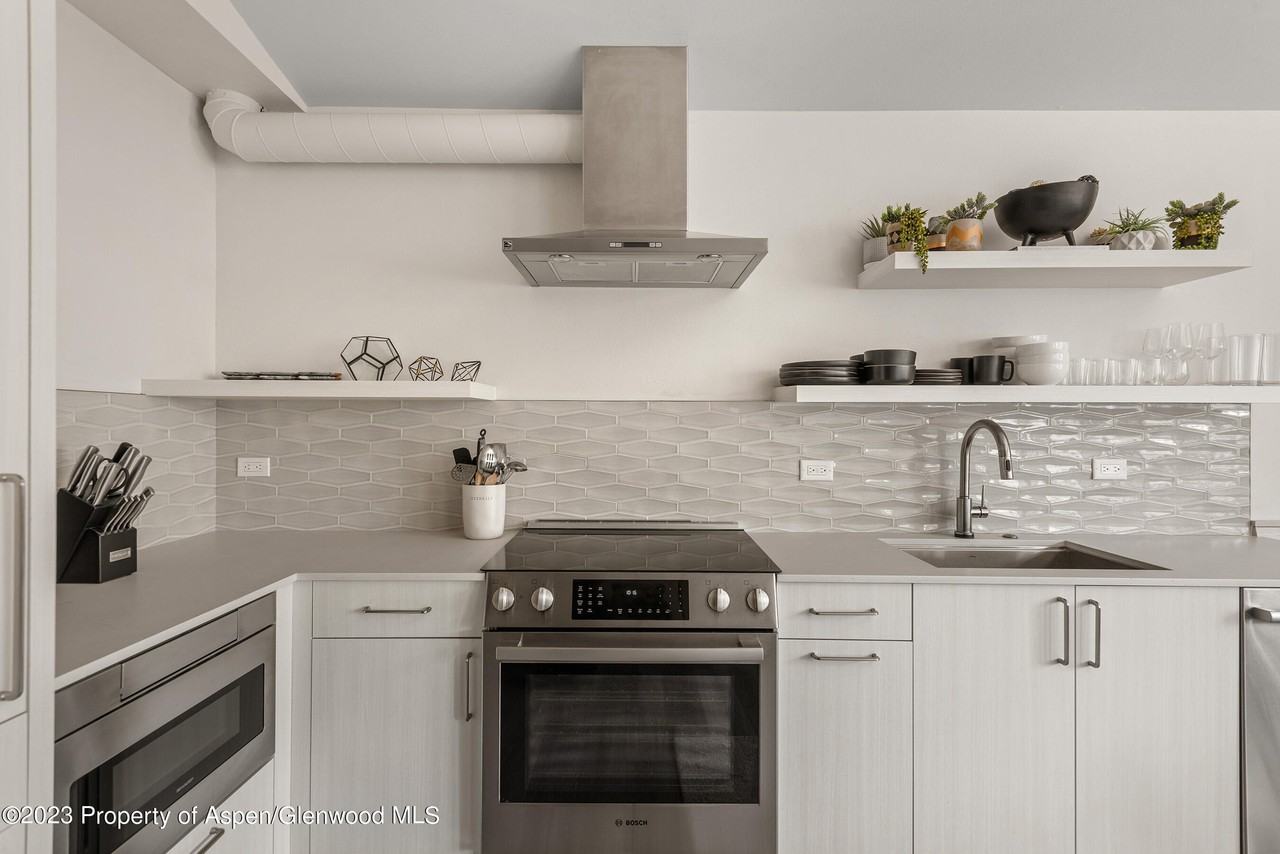 220 West Main Street #210P1B6 - Photo 7 of 13