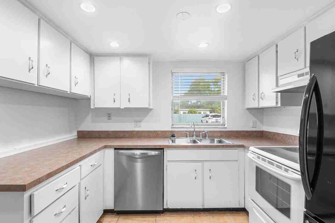 555 62nd St S - Photo 4 of 12