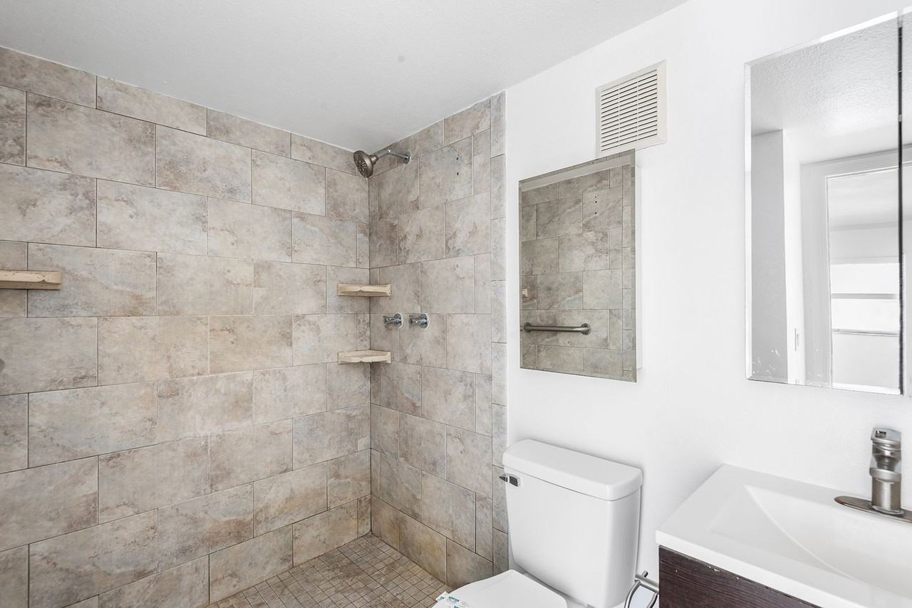 555 62nd St S - Photo 7 of 11