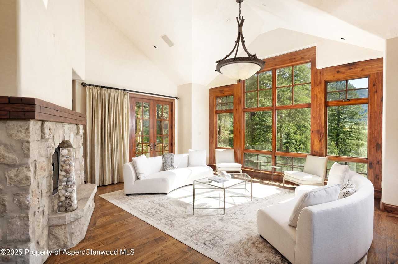 388 Exhibition Ln - Photo 2 of 41