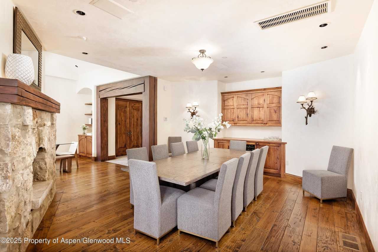 388 Exhibition Ln - Photo 5 of 41