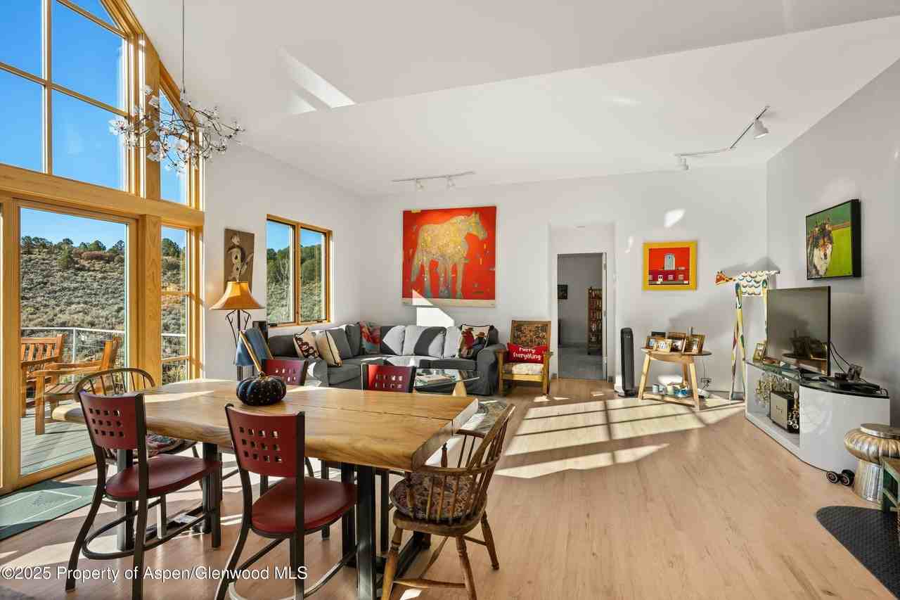 525 Cactus Flats Rd - Photo 6 of 50