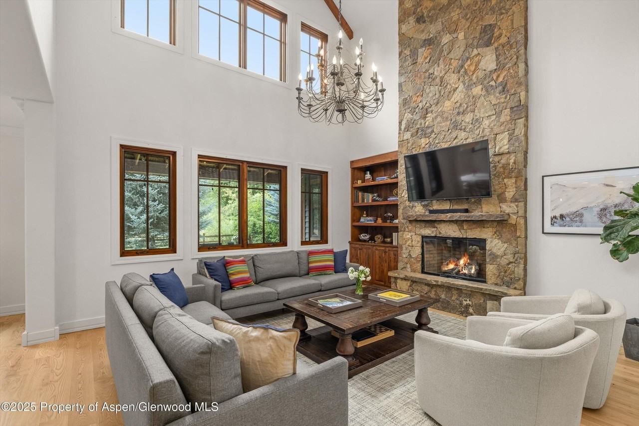 41 Choke Cherry Ct - Photo 2 of 32