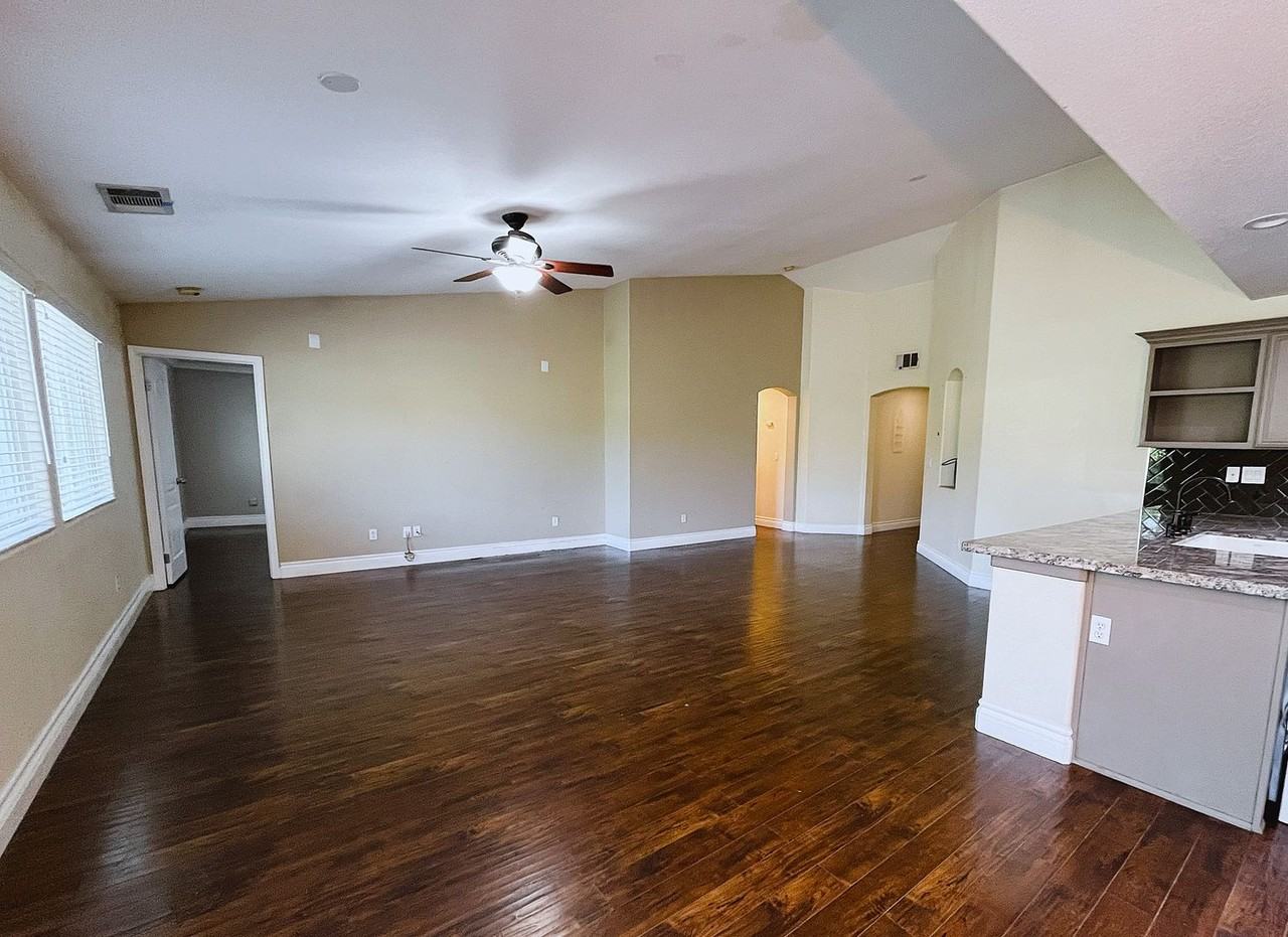 11622 Pacific Harbor Avenue - Photo 3 of 13