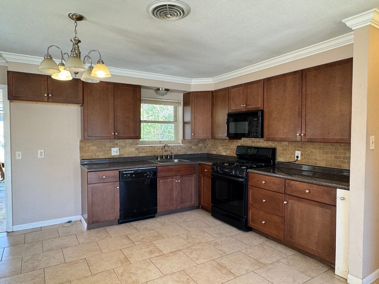 1323 Violet Ave - Photo 3 of 13