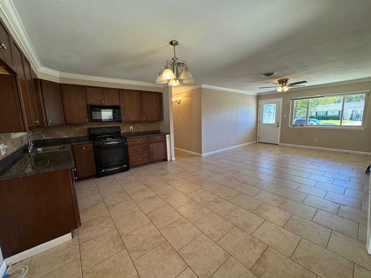 1323 Violet Ave - Photo 5 of 13