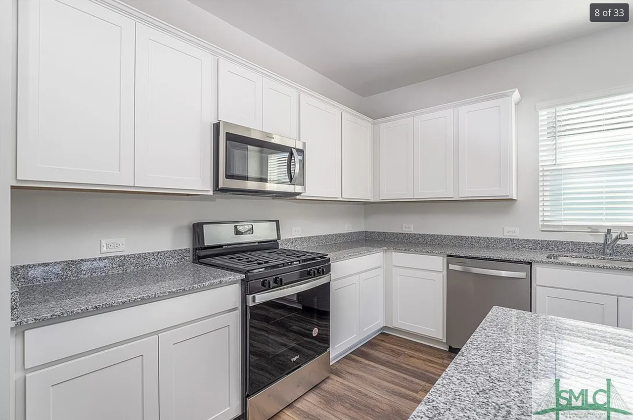 186 Crosstown Ave - Photo 4 of 33