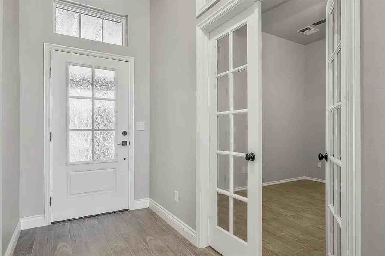 16004 Flint Dr - Photo 2 of 27