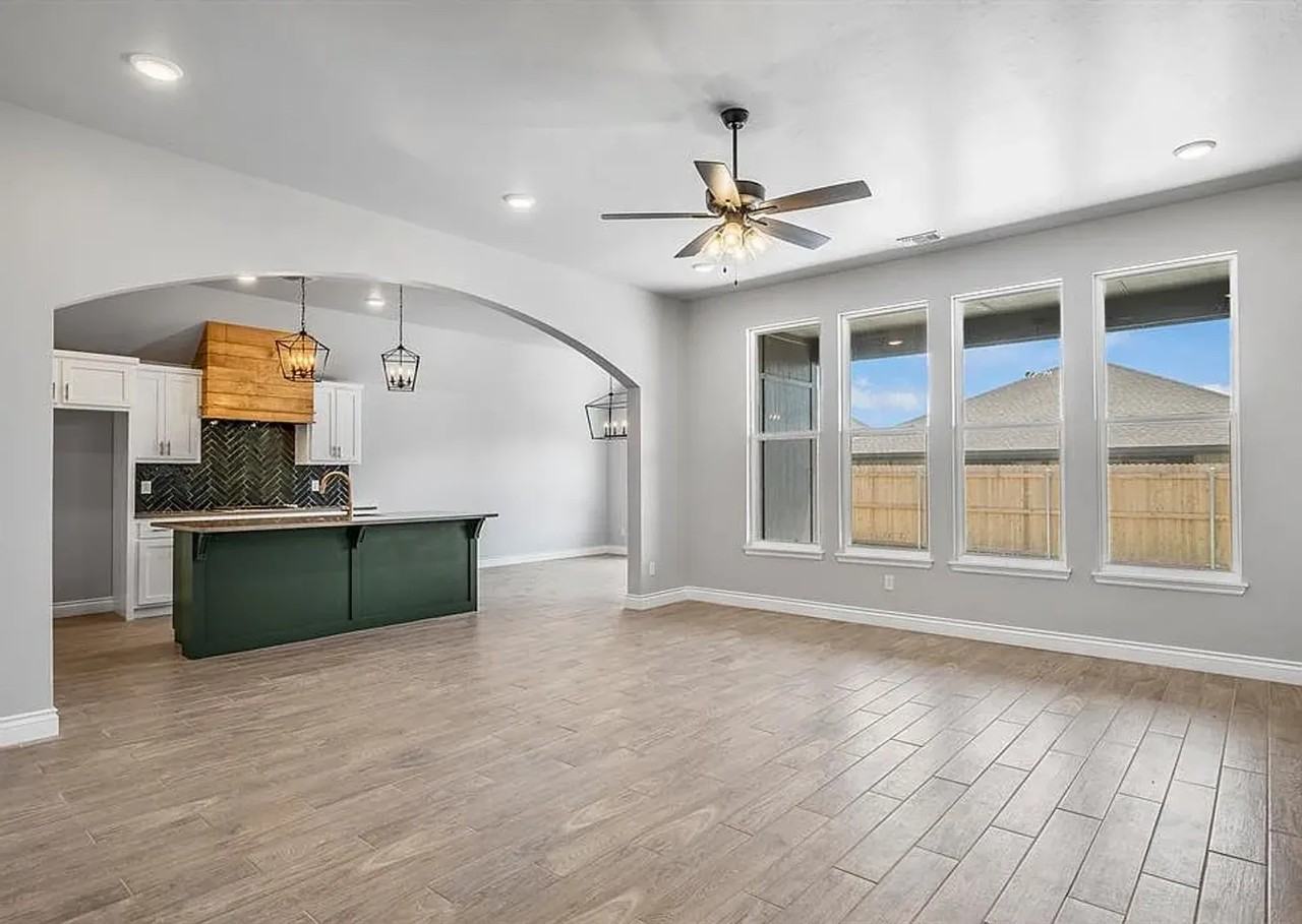 16004 Flint Dr - Photo 4 of 27