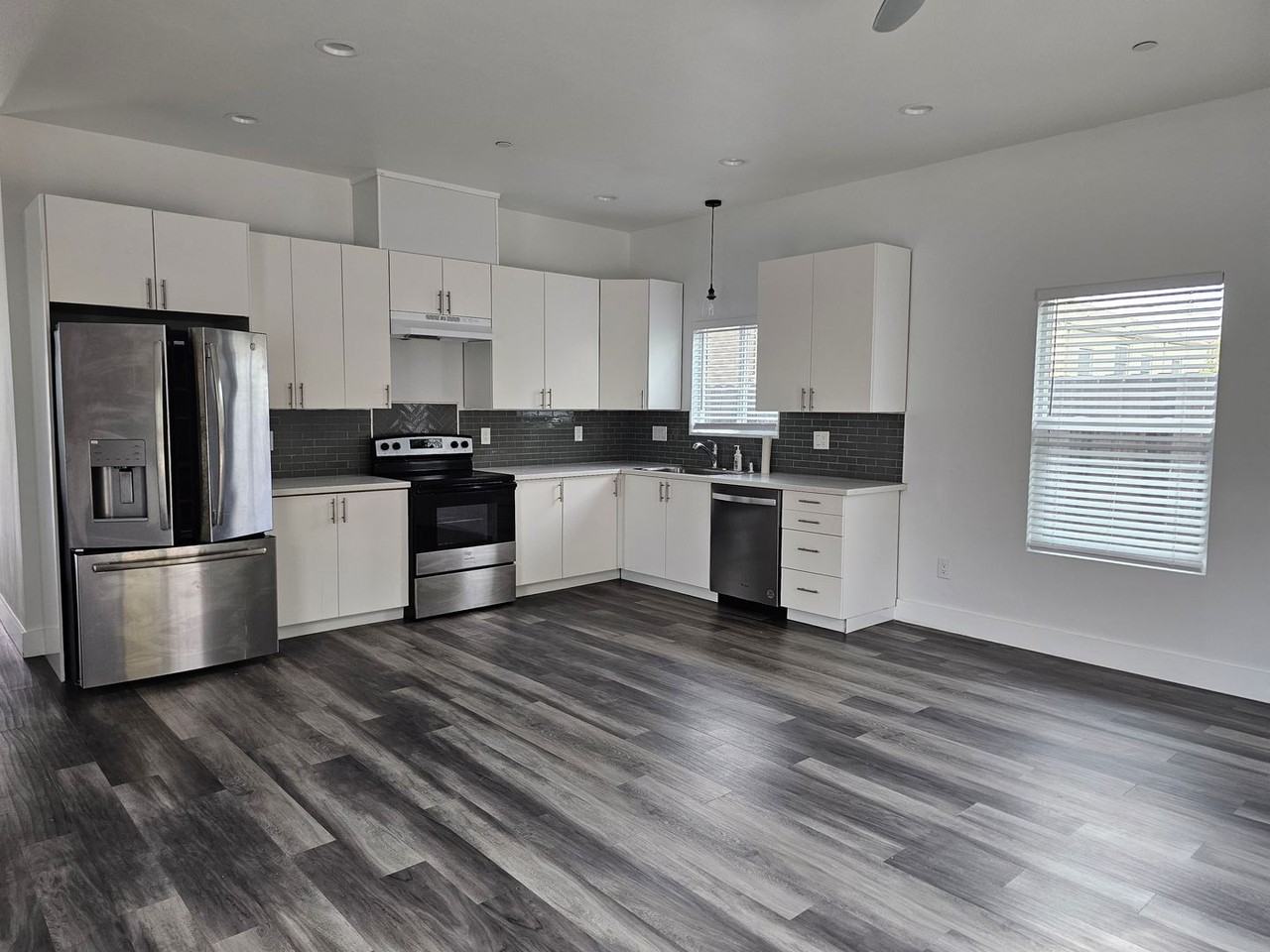 536 37th St - Photo 2 of 18