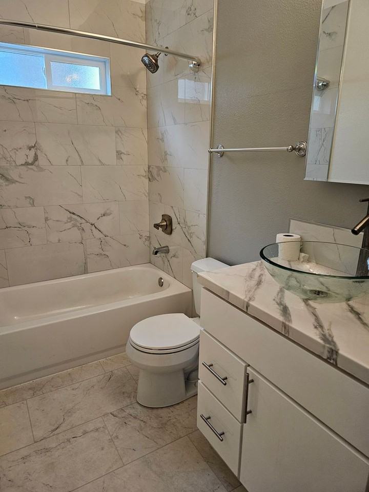 536 37th St - Photo 5 of 18