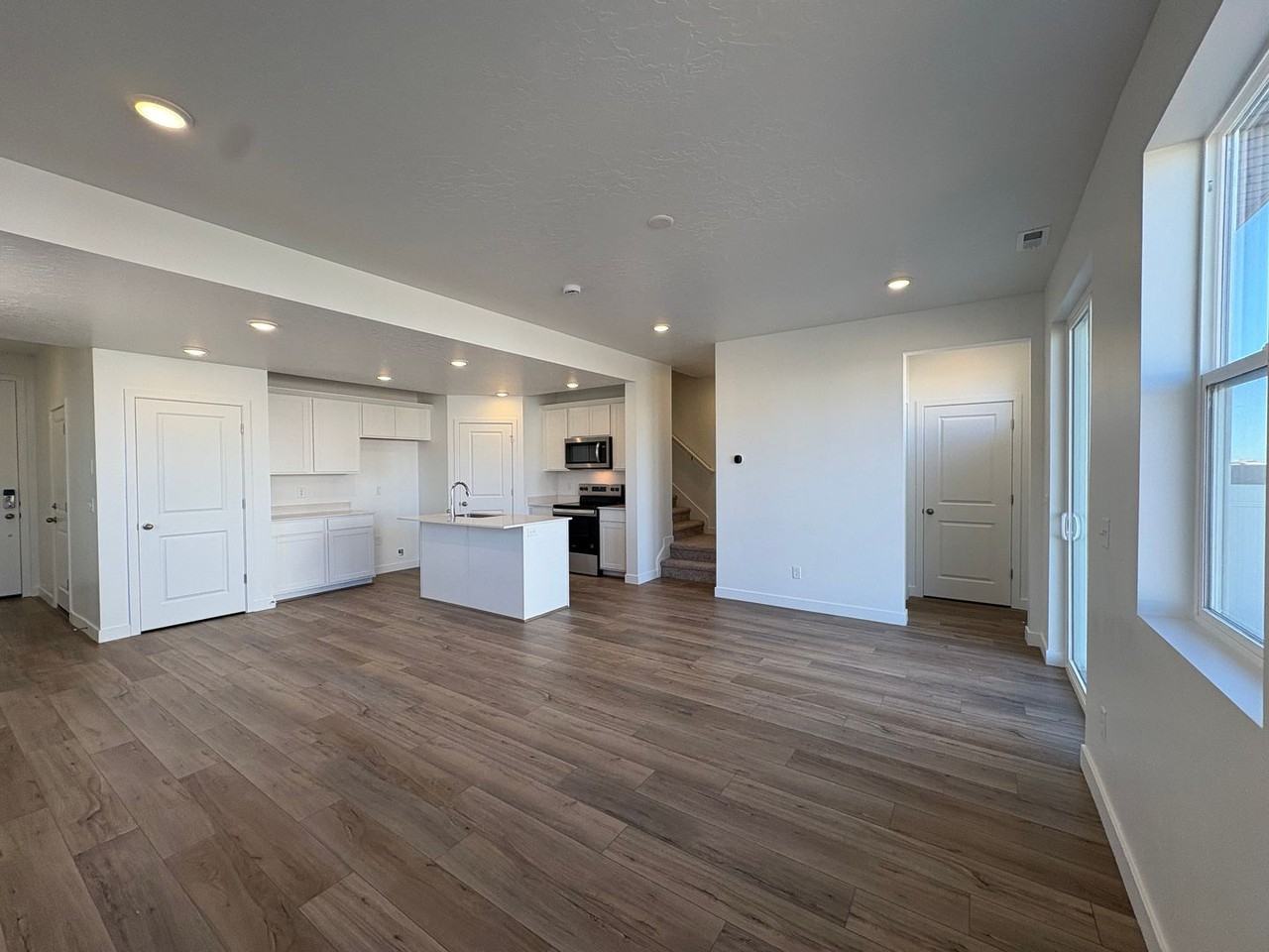 1592 N Summer Springs Cv - Photo 3 of 46