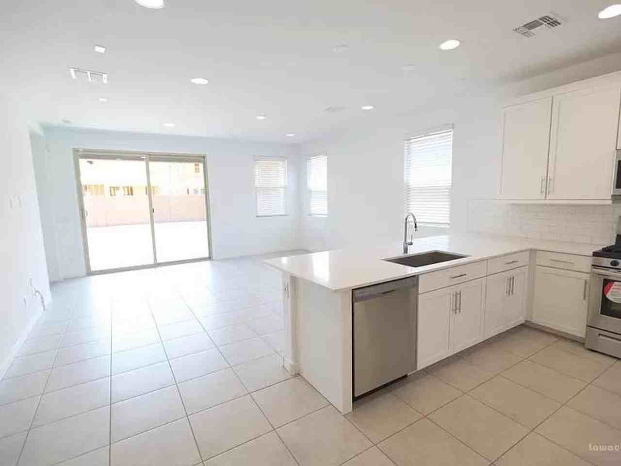 9331 W Glenrosa Ave - Photo 7 of 13