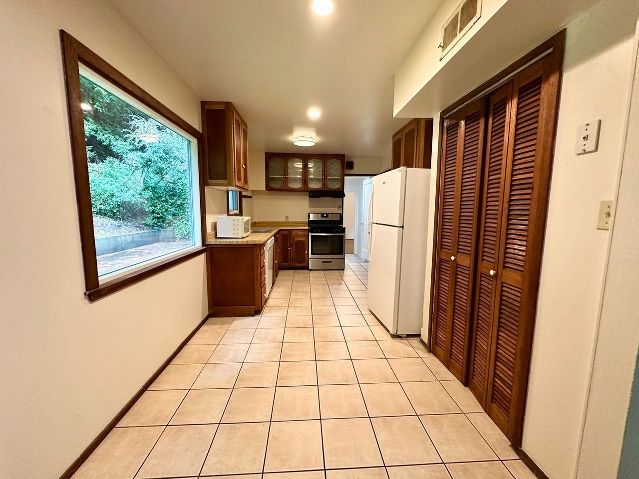 1414 Beverly Dr - Photo 6 of 23