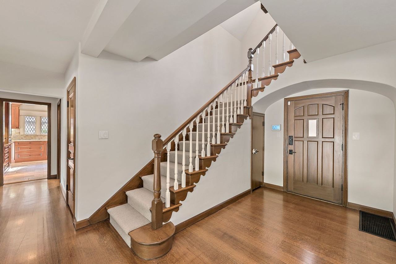 527 Carmel Cir - Photo 5 of 50