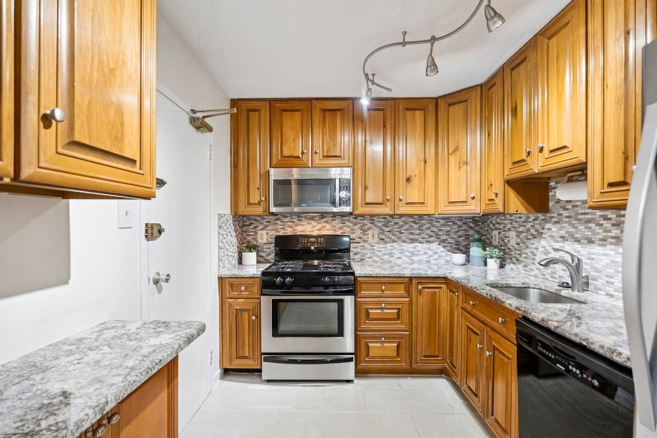 1300 Army Navy Dr #514 - Photo 7 of 25