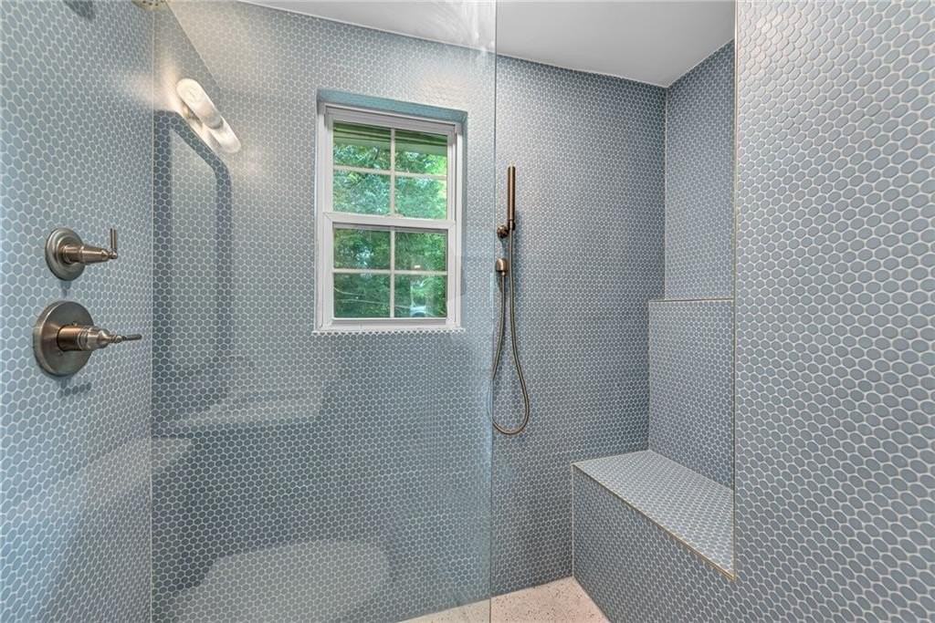 1204 W Carter St - Photo 3 of 14