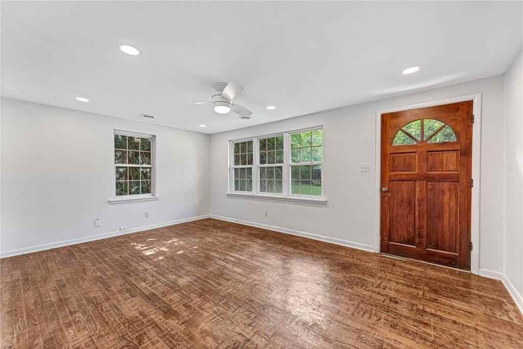 1204 W Carter St - Photo 4 of 14