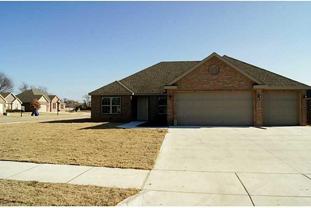 1101 Sw Eventide St - Photo 1 of 1