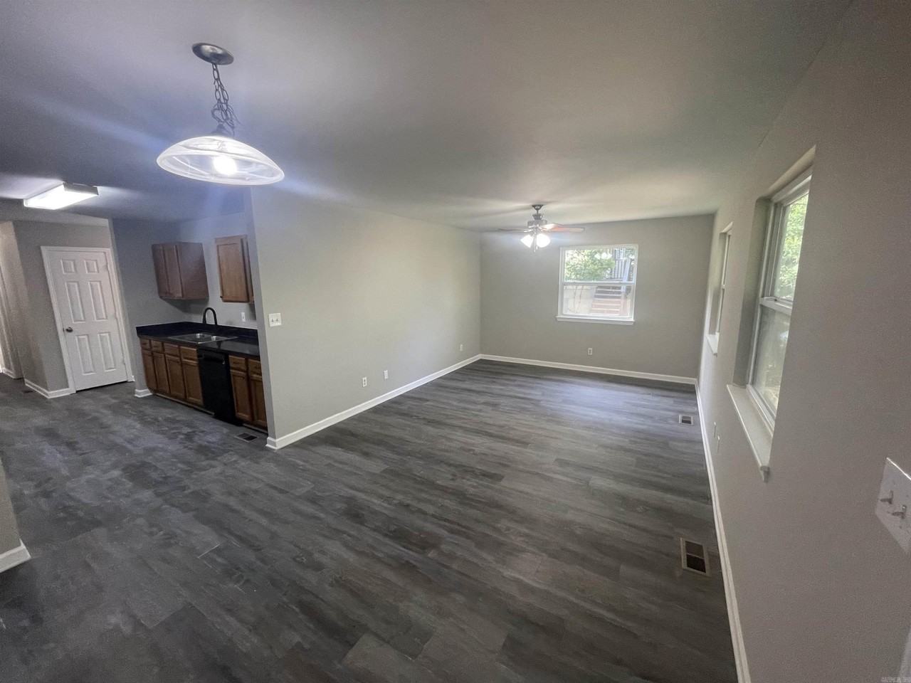 112 Newton St - Photo 3 of 15