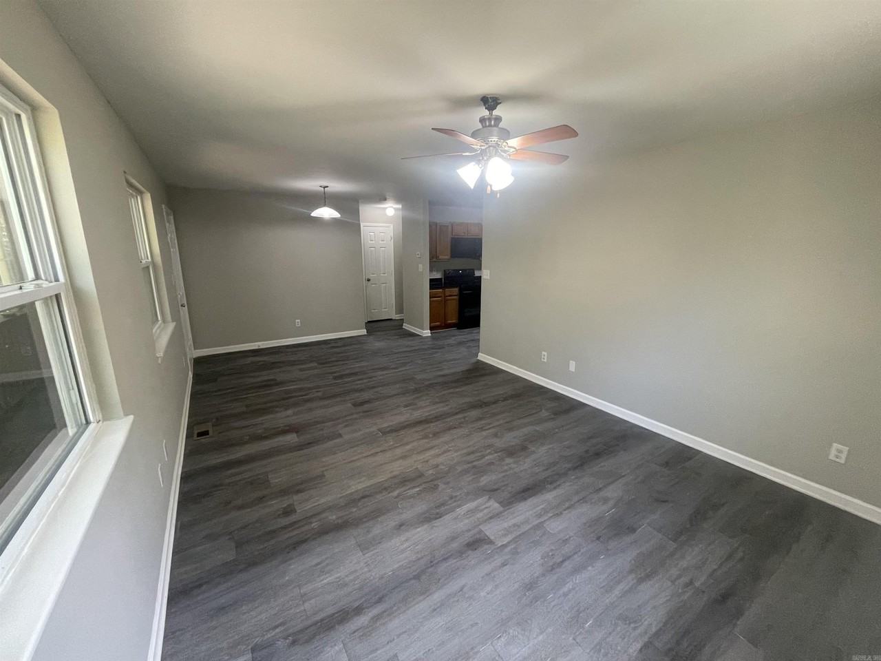 112 Newton St - Photo 4 of 15