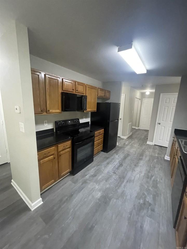 112 Newton St - Photo 5 of 15