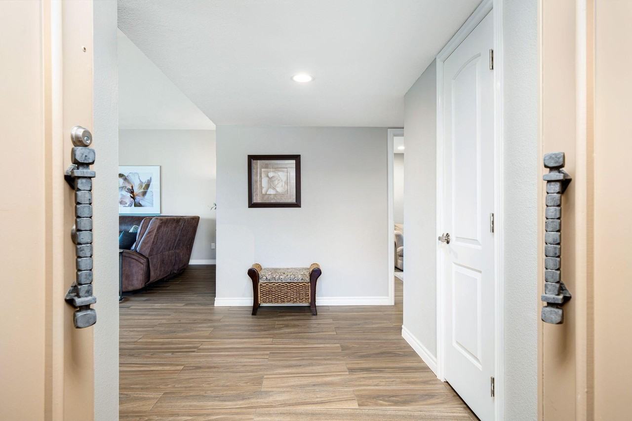 187 Torremolinos Dr - Photo 5 of 35