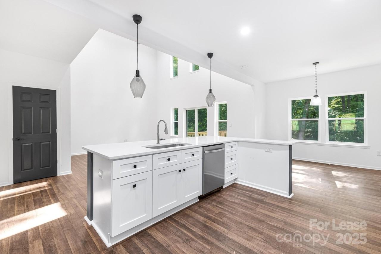 114 Cotswold Ct - Photo 3 of 7