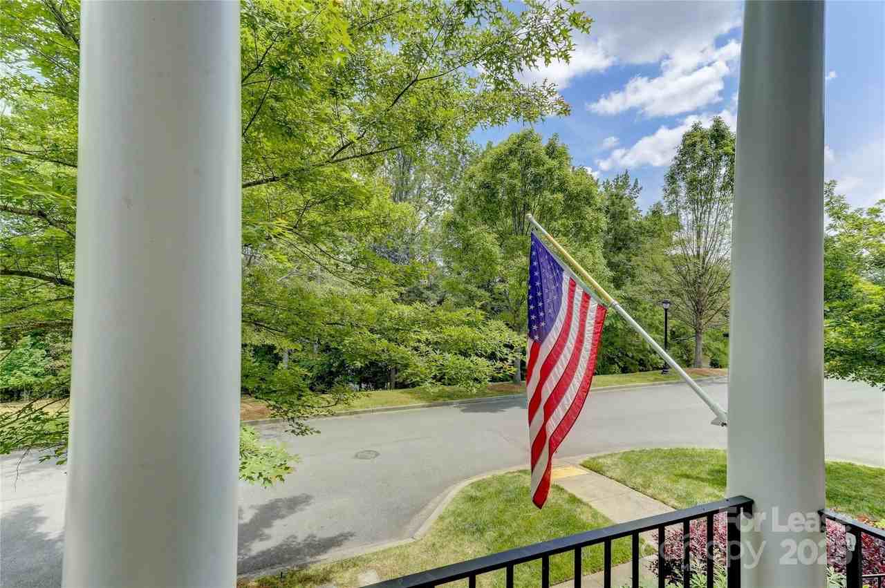 1132 Drayton Ct - Photo 4 of 41