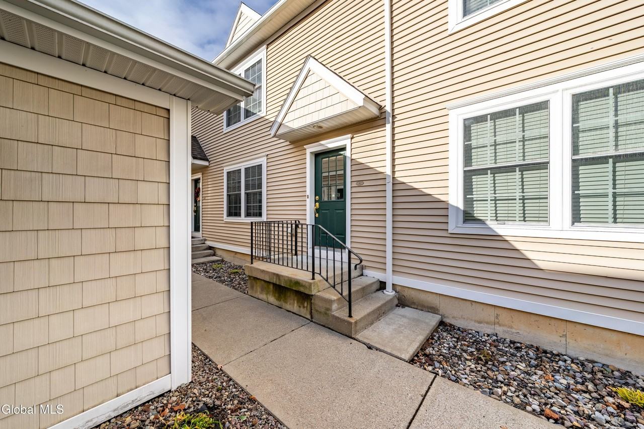 1112 Western Ave Unit 4 #4 - Photo 2 of 17