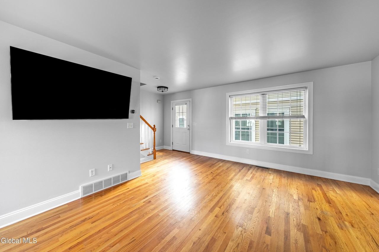 1112 Western Ave Unit 4 #4 - Photo 7 of 17