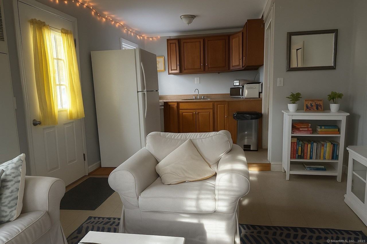 621 Fairfield Beach Rd - Photo 3 of 7